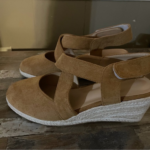 Camel wedges, size 8.5 NWOT - Picture 2 of 3